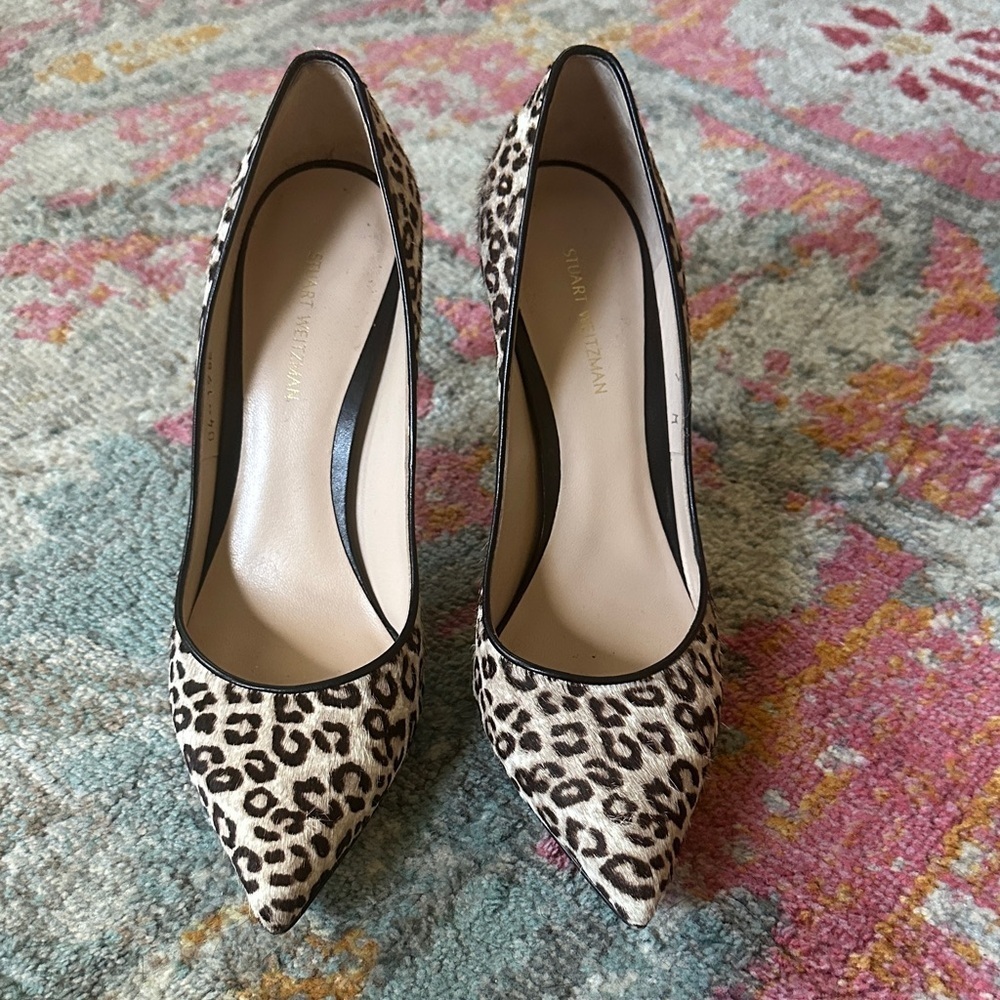 Stuart Weitzman Royal Legend Spotted Leopard Stiletto Pump - dyed calf fur EUC - Picture 3 of 9